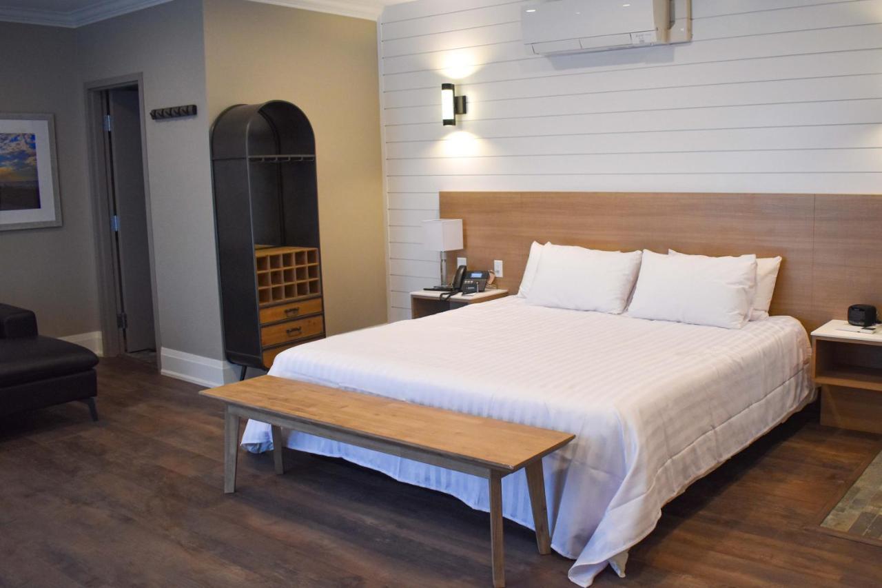 Colonial Hotel & Suites Grand Bend Eksteriør bilde