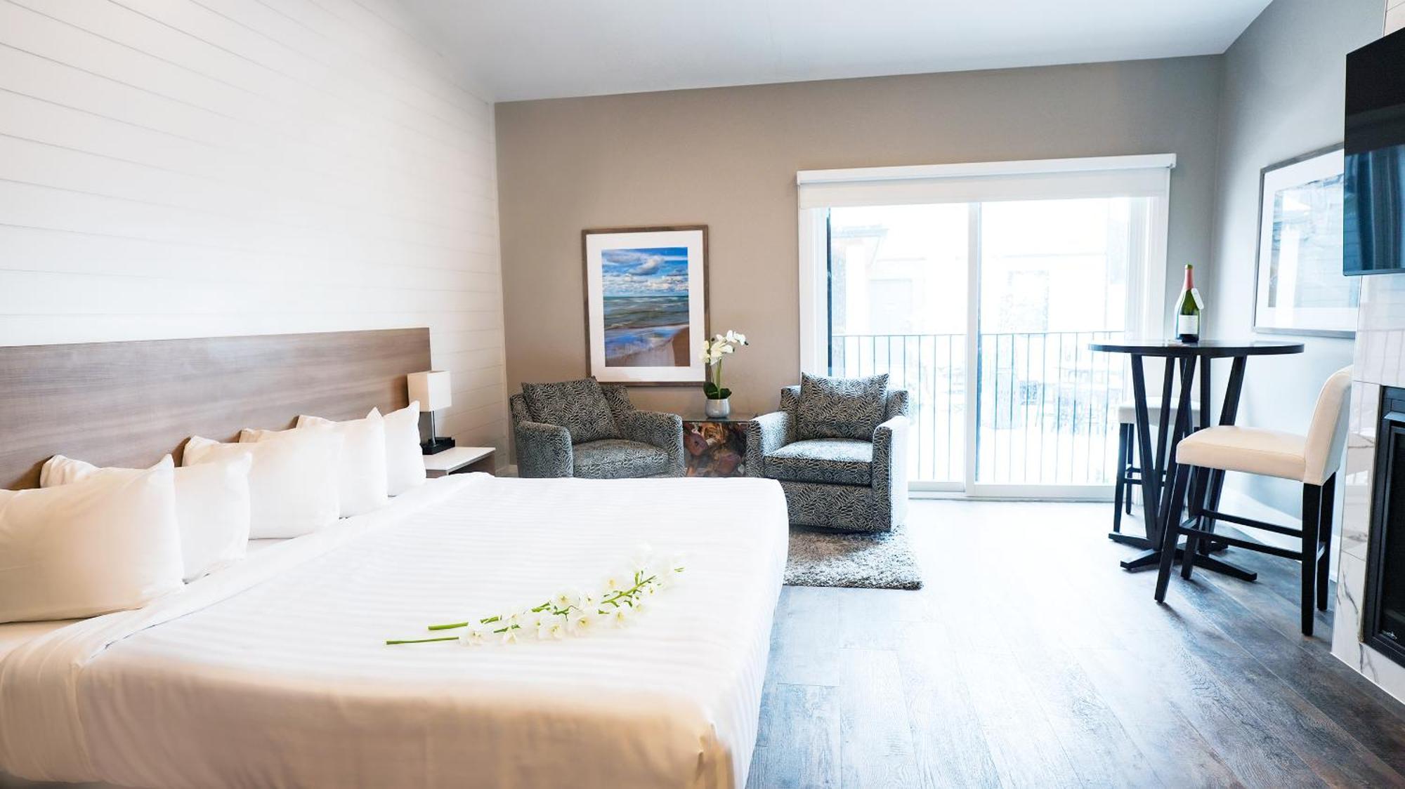 Colonial Hotel & Suites Grand Bend Eksteriør bilde