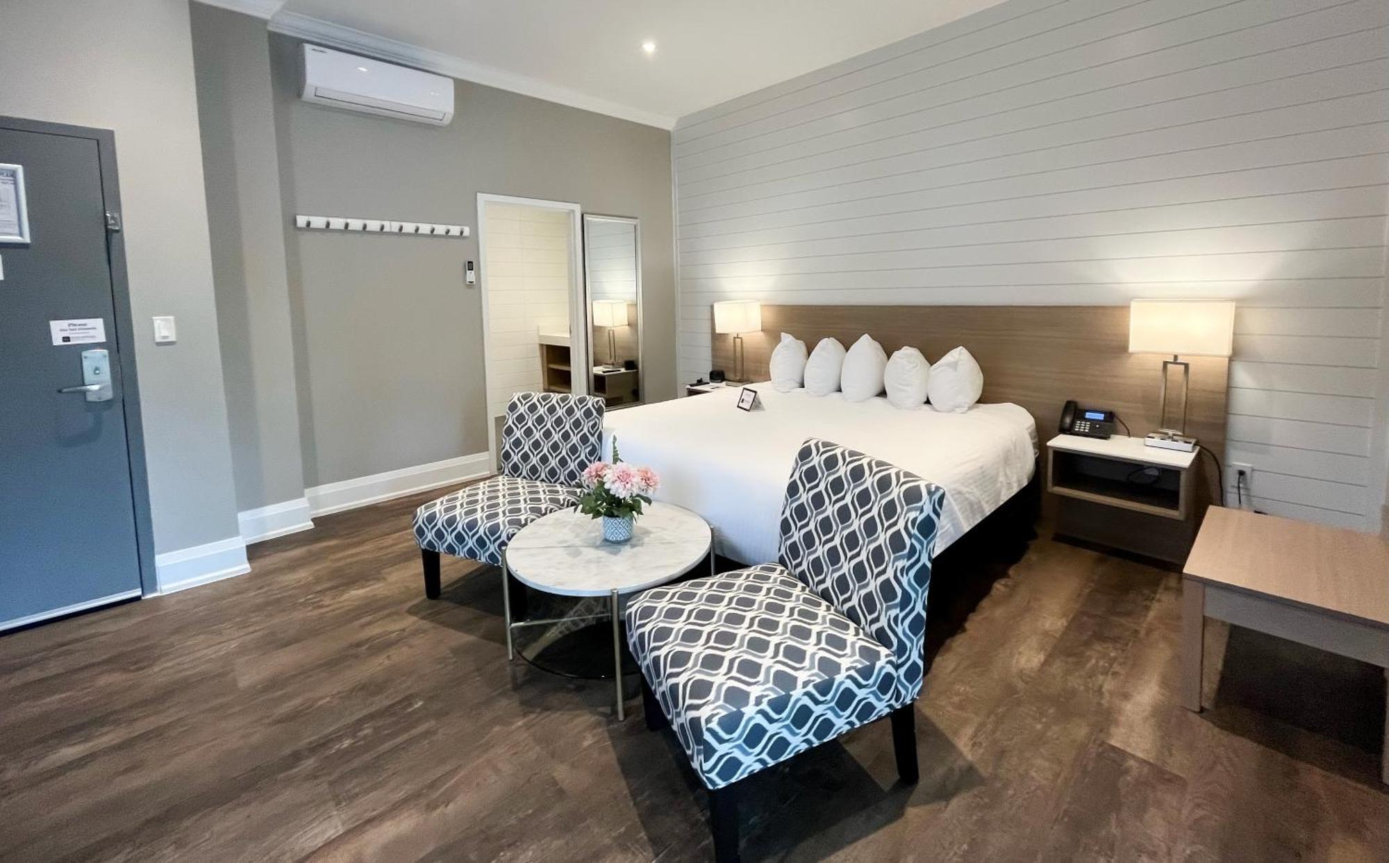 Colonial Hotel & Suites Grand Bend Eksteriør bilde