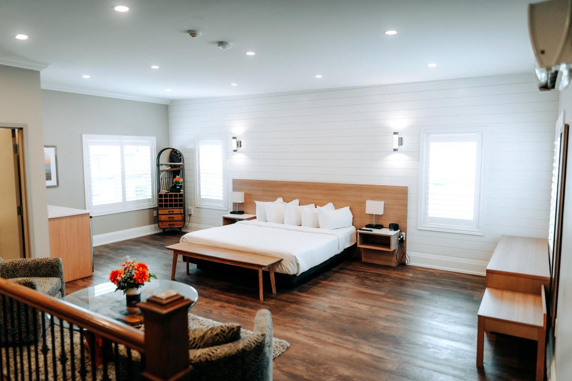 Colonial Hotel & Suites Grand Bend Eksteriør bilde