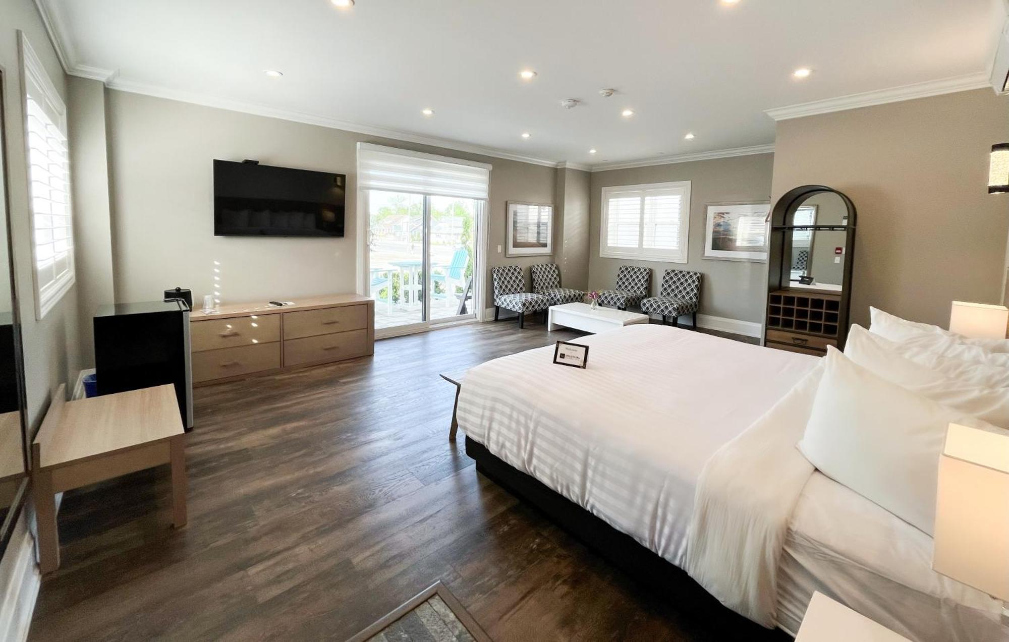 Colonial Hotel & Suites Grand Bend Eksteriør bilde