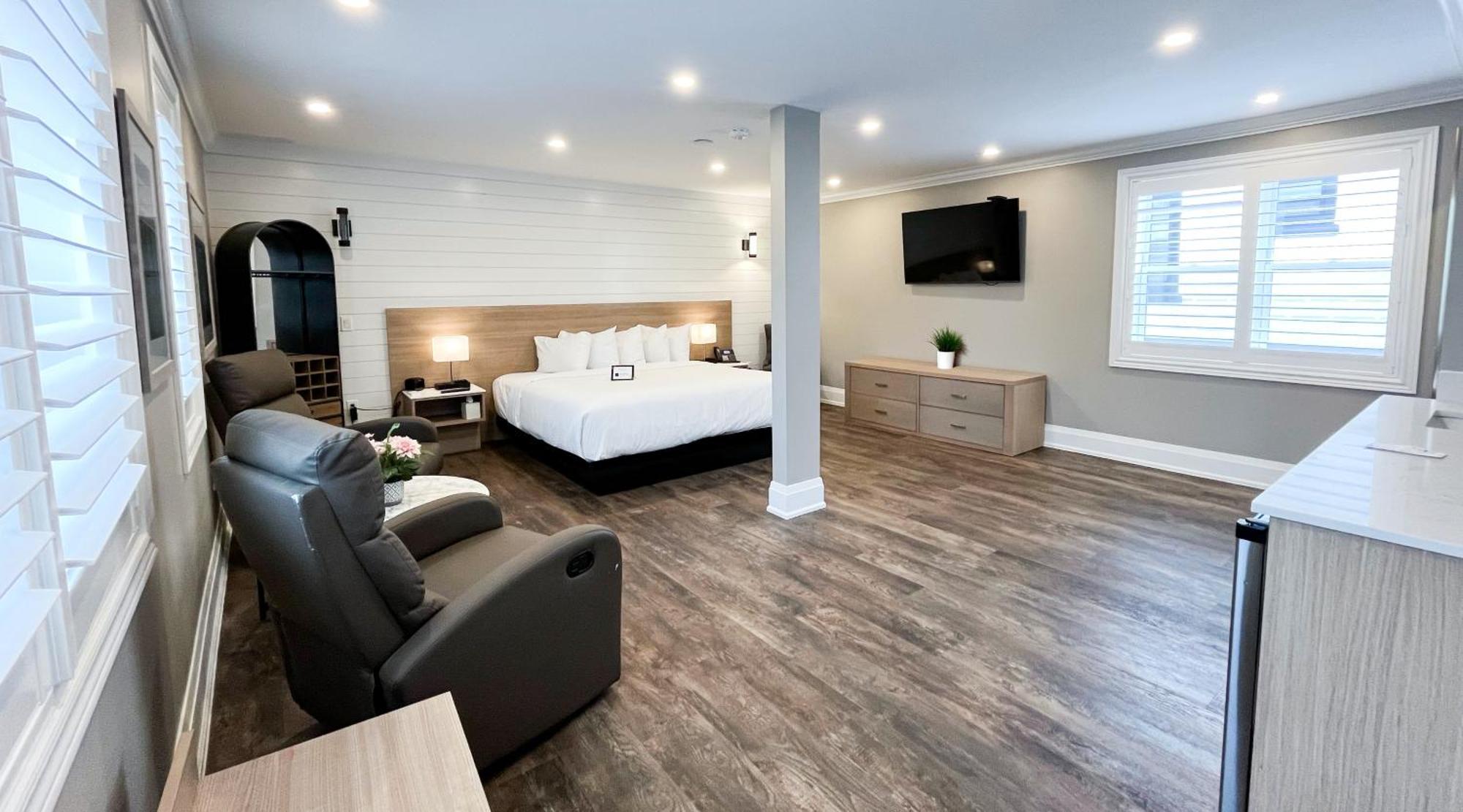 Colonial Hotel & Suites Grand Bend Eksteriør bilde