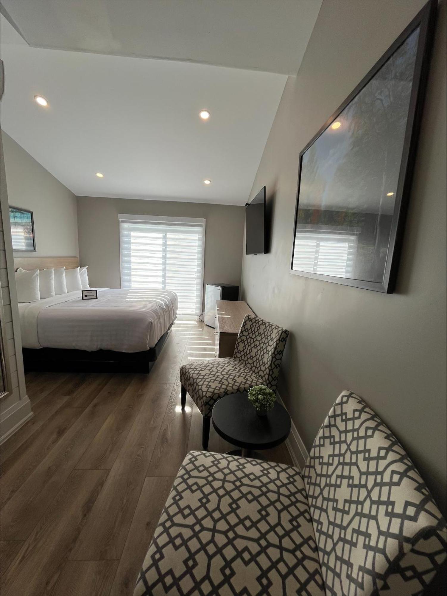 Colonial Hotel & Suites Grand Bend Eksteriør bilde